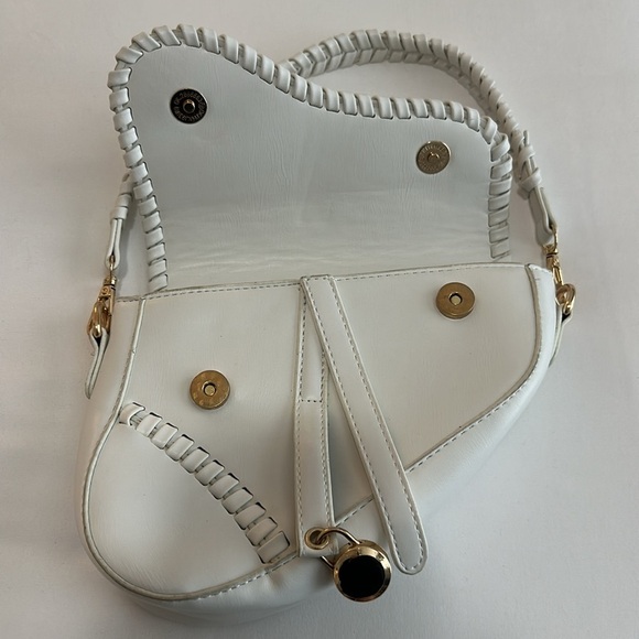 NWOT Valentina Rose Saddle Bag in White OS - Picture 9 of 11
